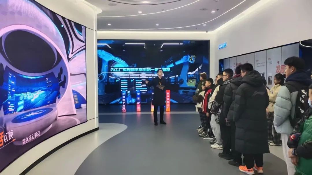 踐行公益 彰顯擔當！捷瑞數(shù)字聯(lián)合愛心組織舉辦數(shù)字科普體驗活動